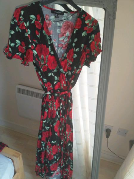 Women. Primark. Flower dress, size 10. Beautiful