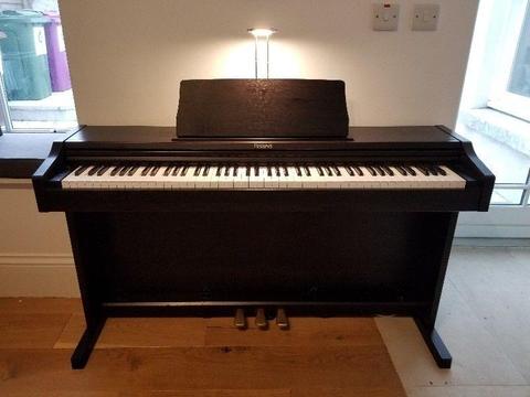 For Sale: Roland RP101-upright digital piano with adjustable stool, €750