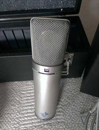 Neumann U67 microphone