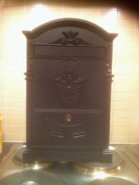NEW !!! LETTER BOX!! Traditional Imperial Lockable Letter Box !!