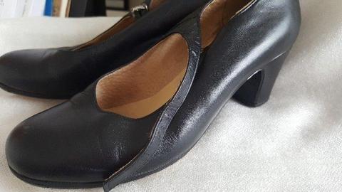 Flamenco leather shoes Menkes female size 37