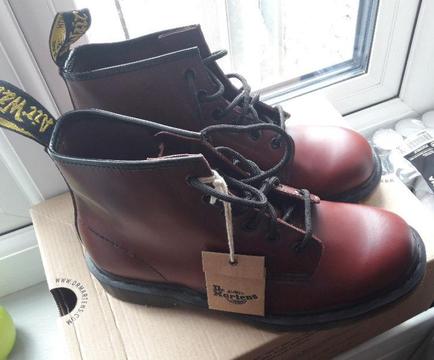 Dr Martens Original 6 Eye Boot 101 Smooth - 1 pair available - Size 7