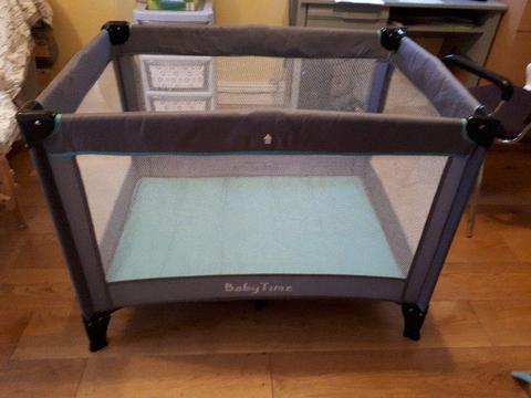 travel cot and baby bather