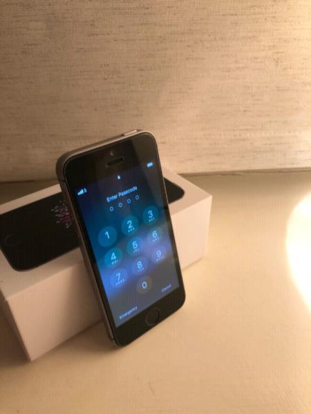 Iphone(unlocked) SE 64 GB