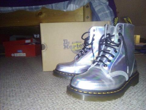 Dr. Martens PASCAL RS 8 EYE BT METALLIC Uk size 7 boots Excellent condition