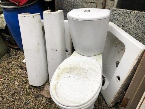 2 Sinks + 2 Urinals + 1 Toilet - Quick Sale!
