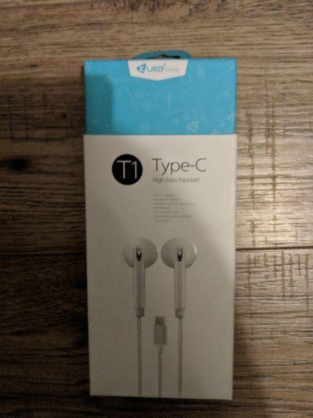 USB-C type headphones - New