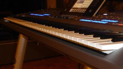 Yamaha Tyros 5 - 76 Keyboard