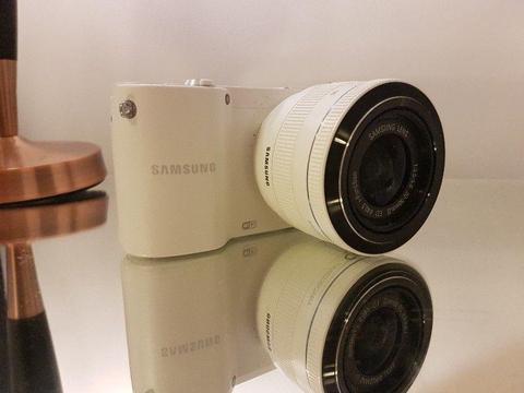 Samsung NX 1000 camera