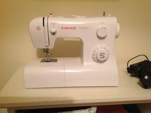 Singer Sewing Machine 2282