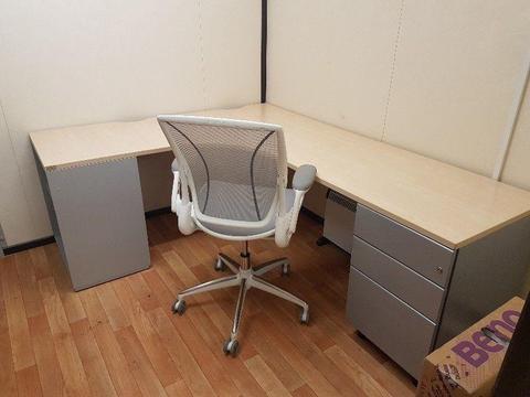 executive managers office desks with integrated pedistals