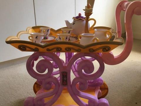 Belle tea set