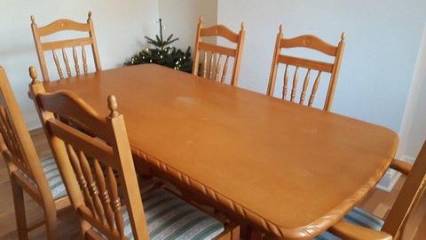 Solid wood dining table 6ft x 2ft for sale €50 ono