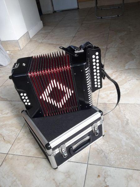 D/G button accordion, superb condition