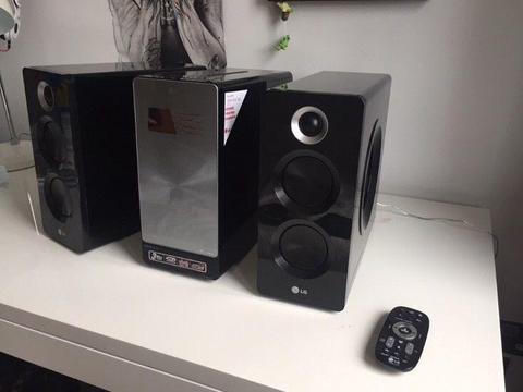 LG stereo in great condition
