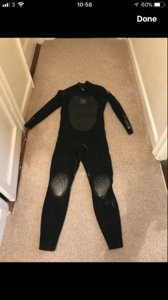 Billabong wetsuit, all the information on the photos Size Mens Small