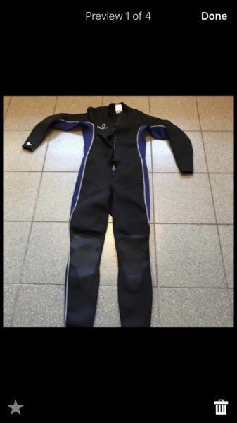 New, never used, 2mm decathlon wetsuit size XS men