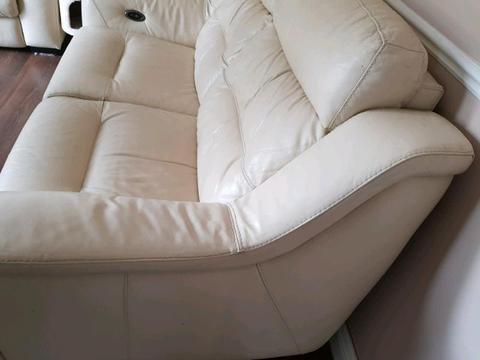 2 cream leather recliners