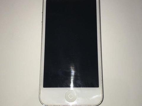 Silver Unlocked IPhone 5 16gb
