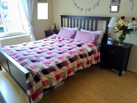 1 King bed, 1 memory foam mattress and 2 nightstands - great condition!