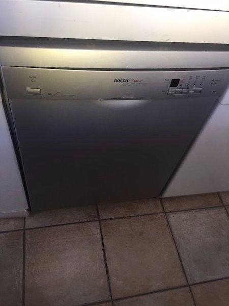Bosch silver dishwasher in fully working condition