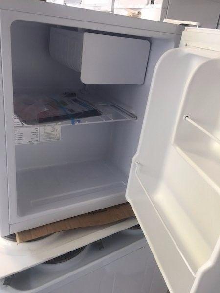 BRAND NEW Curry's essential table top fridge