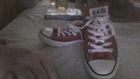 NEW RED ALL STARS CONVERSE SIZE 5