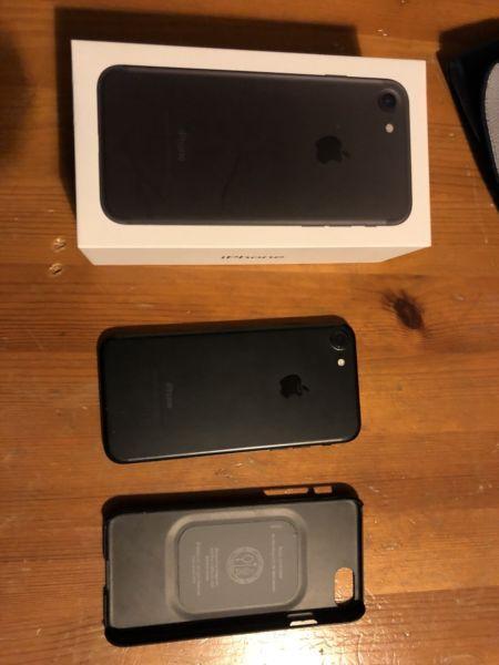 Unlocked iPhone 7 32GB, excellent condition, case included, south