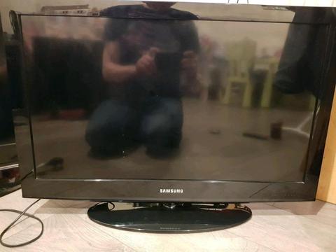 32 inch HD Samsung Lcd tv with USB