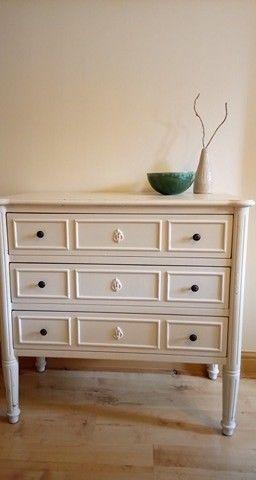 A lovely chest of drawers for upcycling!