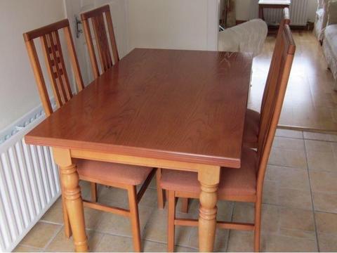 Dining room table & 6 chairs as new