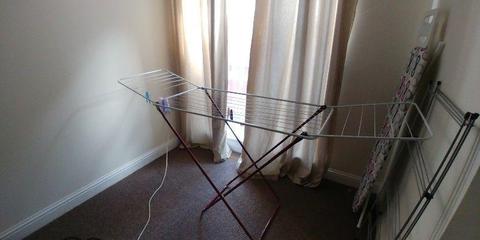 folding clothes airer in perfect conditions + it's clothes peg