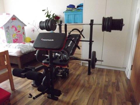 Maximuscle Bench Press with legs extensions