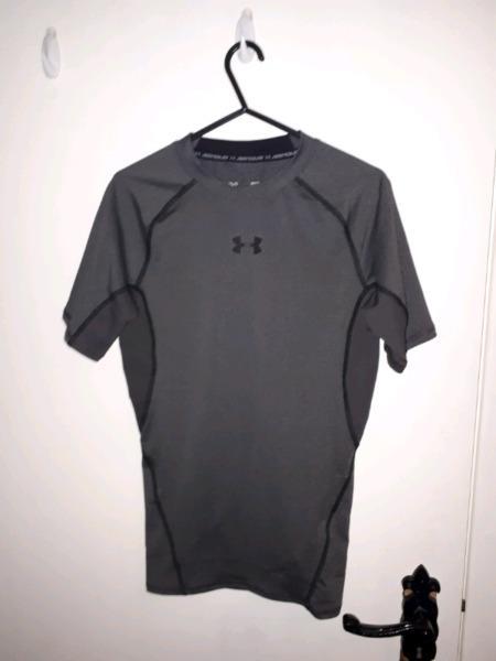 Under Armour top