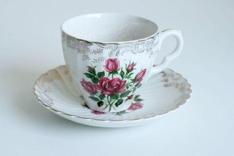 Looking for cracked or broken china cups