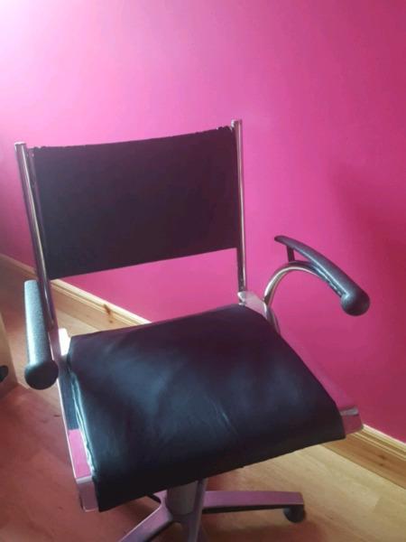 2x Hairdressers chairs & Mirror light