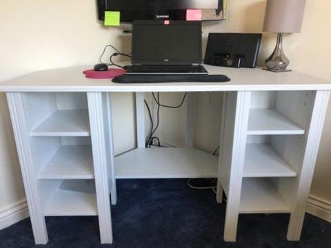 Corner desk - Great Condition