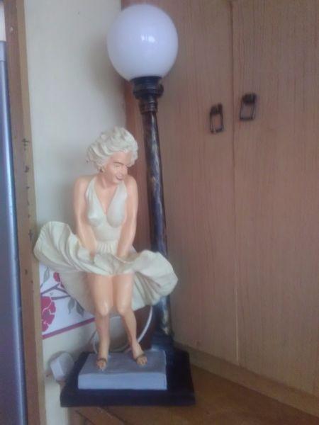 Marilyn Monroe lamp