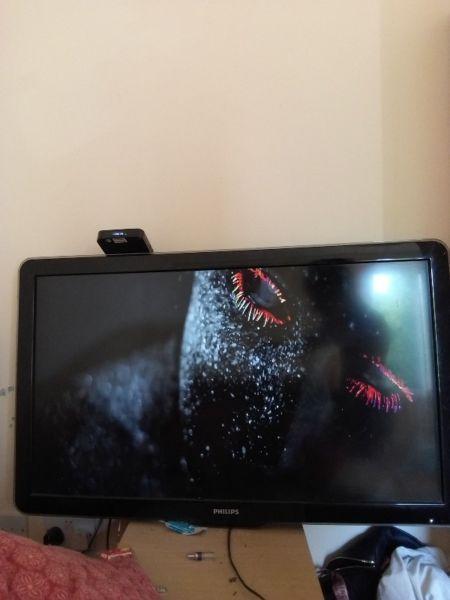 Philips tv very good condition. Available including a smart iptv