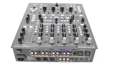 Behringer DDM4000 mixer