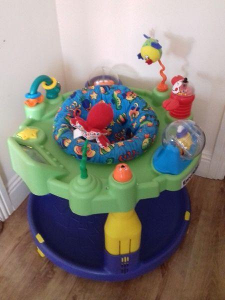 Graco entertainer baby activity centre