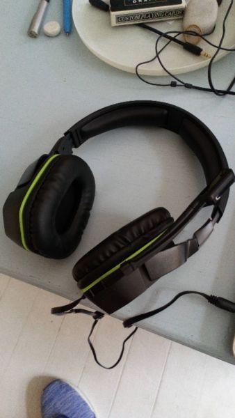 Aftermath Headset and standard headphones