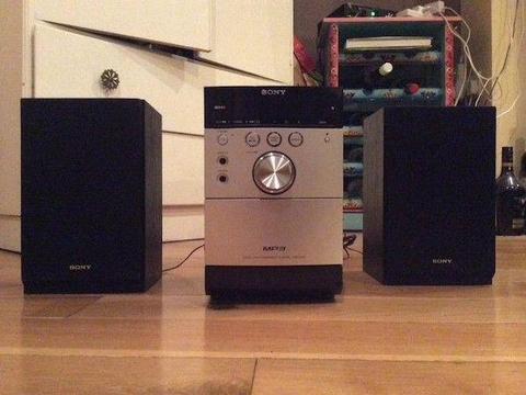 Sony CMT-EH15 Micro Hifi System & Speakers - Radio CD Cassette