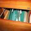 One drawer lockable wooden filing unit on castor wheels (with file folders)  